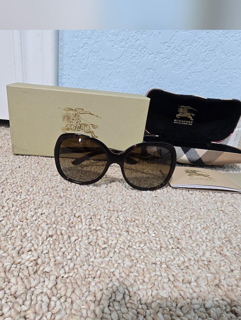 Burberry B4077 Oversized Brown Gradient Sunglasses with Signature Case